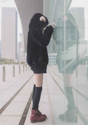 《黑皮辣妹》